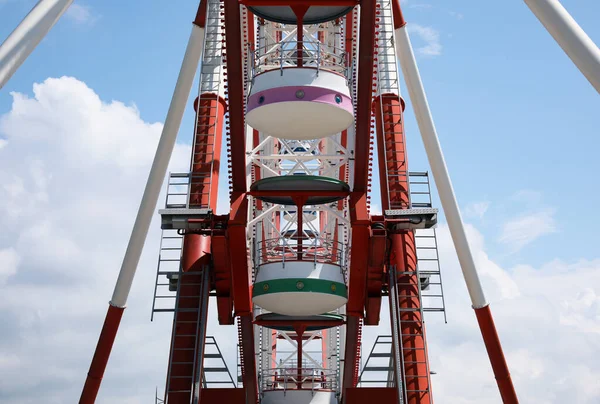 Beautiful Large Ferris Wheel Cloudy Sky Closeup — 图库照片