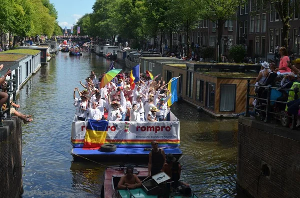 Amsterdam Netherlands August 2022 Many People Boats Lgbt Pride Parade — Photo