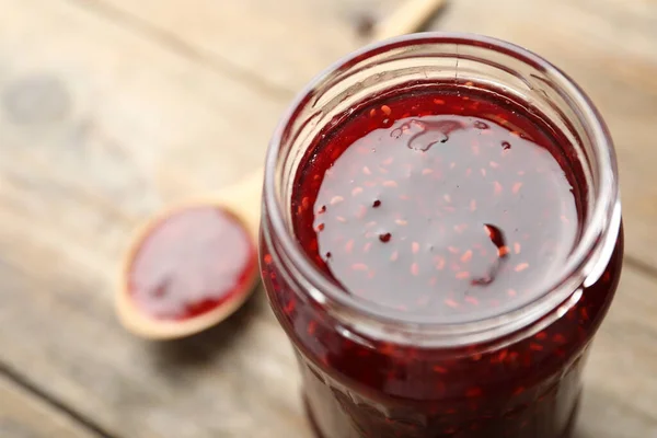 Hausgemachte Köstliche Himbeermarmelade Auf Dem Tisch Nahaufnahme — Stockfoto