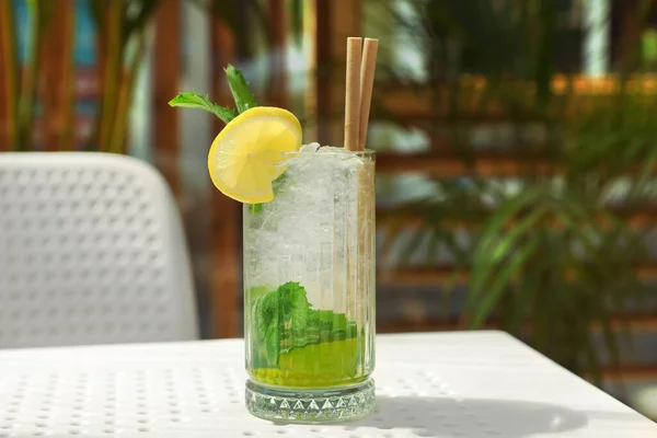 Glass Refreshing Citrus Drink White Table Indoors — 스톡 사진