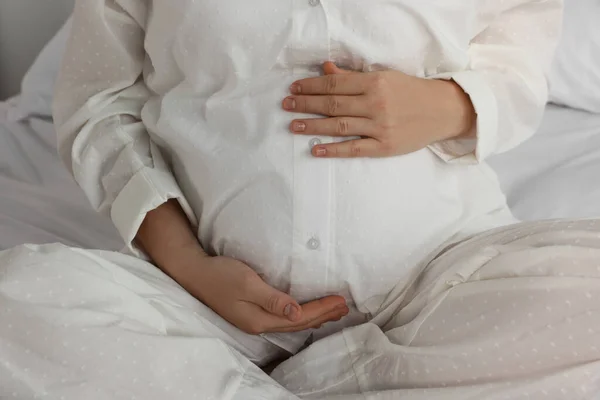 Pregnant Woman Pajamas Bed Home Closeup — Stockfoto