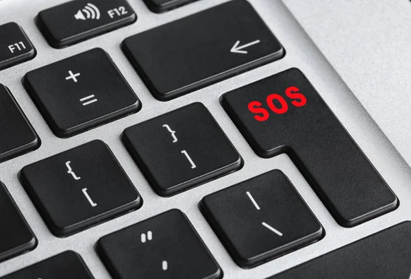 Κουμπί Λέξη Sos Στο Πληκτρολόγιο Του Υπολογιστή Κοντινό Σχέδιο Διάσωσης — Φωτογραφία Αρχείου