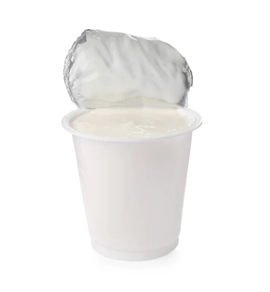 Смачний Органічний Йогурт Пластиковій Чашці Ізольований Білому — стокове фото