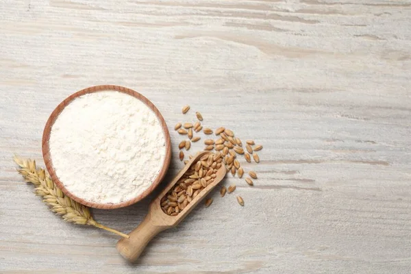 Organic Flour Bowl Scoop Grains Wheat Spikelet Wooden Table Flat — Zdjęcie stockowe