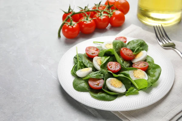Delicious Salad Boiled Eggs Tomatoes Spinach Light Grey Table — Stockfoto