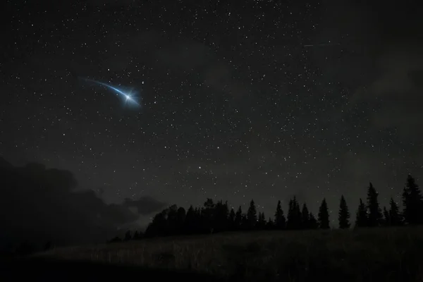 Красивый Вид Падающей Звезды Ночном Небе — стоковое фото