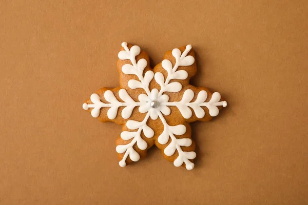 Christmas Snowflake Shaped Gingerbread Cookie Brown Background Top View —  Fotos de Stock