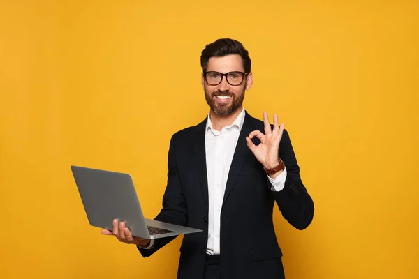 Smiling Bearded Man Holding Laptop Doing Gesture Orange Background — Fotografia de Stock
