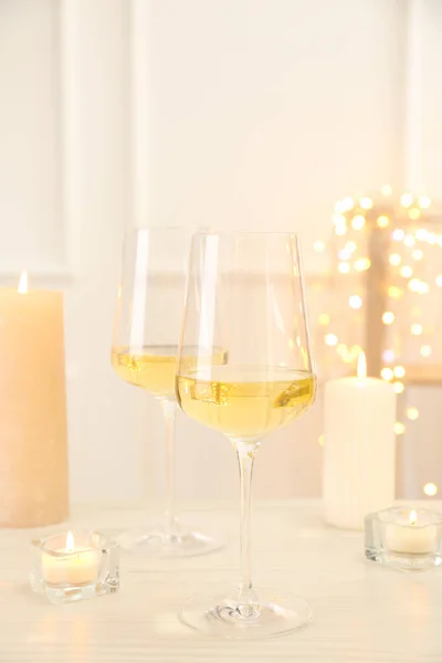 Glasses Wine Candles Wooden Table — ストック写真