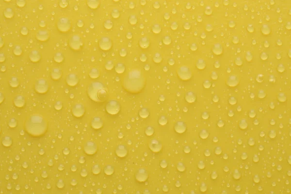 Waterdruppels Gele Achtergrond Bovenaanzicht — Stockfoto