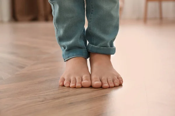 Little Child Walking Barefoot Home Closeup Floor Heating Concept — Stock Photo, Image