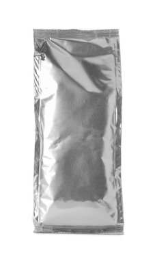 Beyazda izole edilmiş ürünler için boş folyo paketi