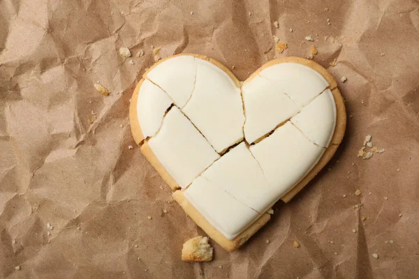 Broken Heart Shaped Cookie Crumpled Paper Top View Relationship Problems — Stok fotoğraf