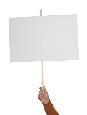 Beyaz arka planda boş protesto yazısı tutan adam, yakın plan