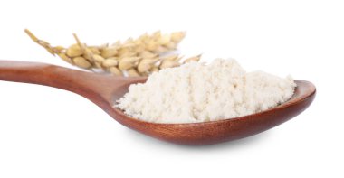 Kaşık beyaz izole buğday unu
