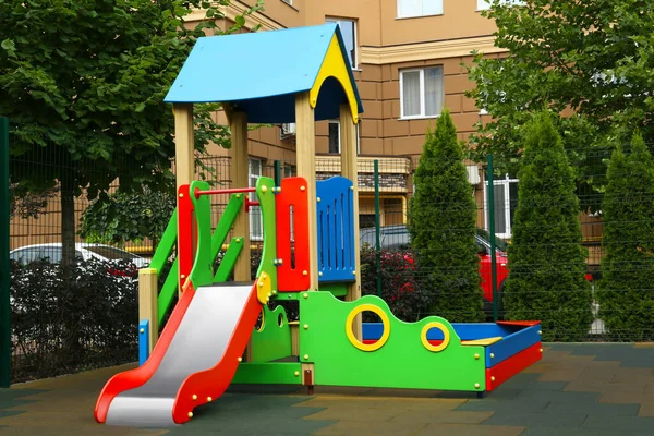 Empty Outdoor Children Playground Slide Residential Area — Fotografia de Stock