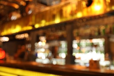 Kafedeki bar tezgahının bulanık görünümü