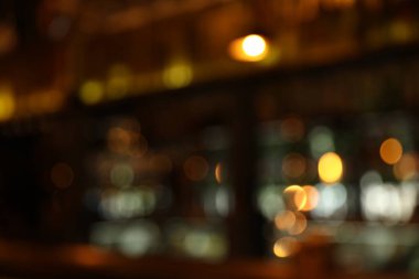 Bokeh efektli modern bar iç mimarisinin bulanık görünümü