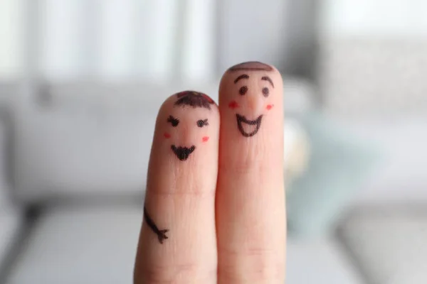 Zwei Finger Mit Zeichnungen Glücklicher Gesichter Auf Verschwommenem Hintergrund Zeit — Stockfoto