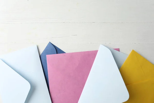 Envelopes Papel Coloridos Mesa Madeira Branca Flat Lay Espaço Para — Fotografia de Stock