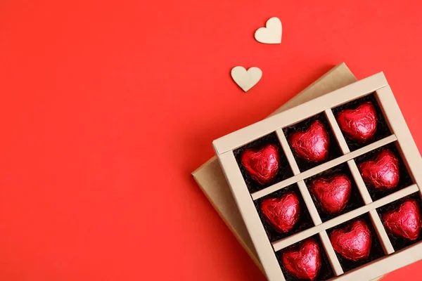 Tasty Heart Shaped Chocolate Candies Red Background Flat Lay Space — 图库照片