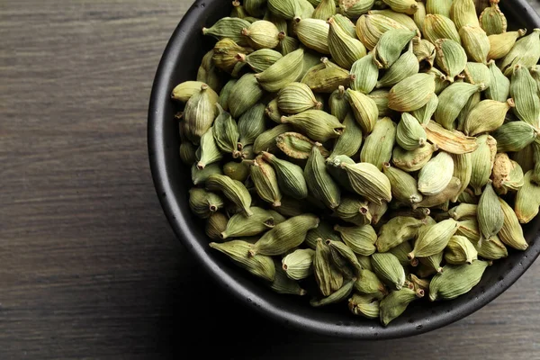 Bowl Dry Cardamom Pods Wooden Table Top View — 스톡 사진