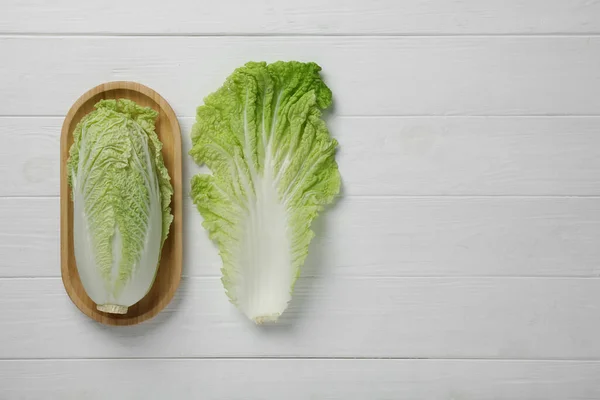 Fresh Ripe Chinese Cabbage Leaf White Wooden Table Flat Lay — Stock Photo, Image