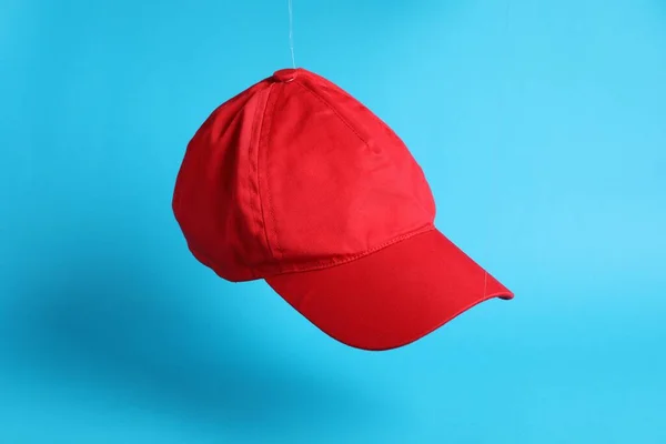 Açık Mavi Arka Planda Beyzbol Şapkası Tasarım Için Hazırlan — Stok fotoğraf