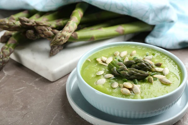 Deliziosa Zuppa Asparagi Ciotola Sul Tavolo Marmo Grigio — Foto Stock