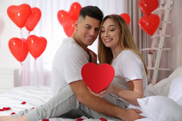 Lovely Couple Gift Room Valentine Day Celebration — Stock Photo, Image