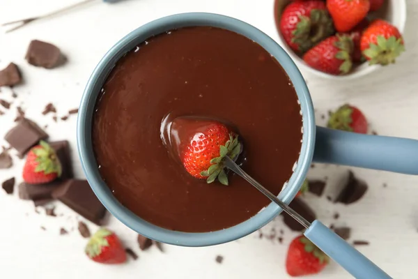 Erdbeere Fonduetopf Mit Schokolade Auf Weißem Tisch Tauchen Draufsicht — Stockfoto