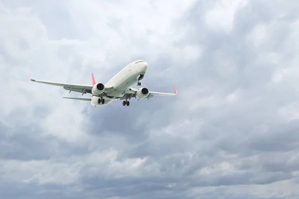 Airplane Flying High Cloudy Sky Modern Aircraft — Foto de Stock
