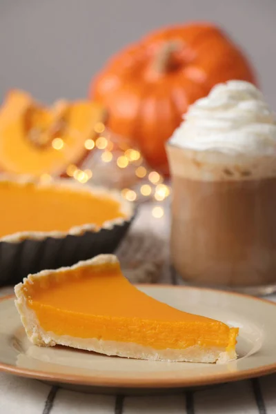 Fresh Homemade Pumpkin Pie Cup Cocoa Whipped Cream Table — Stockfoto