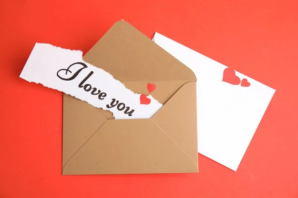 Sheet Paper Phrase Love You Envelopes Red Background Flat Lay — Zdjęcie stockowe