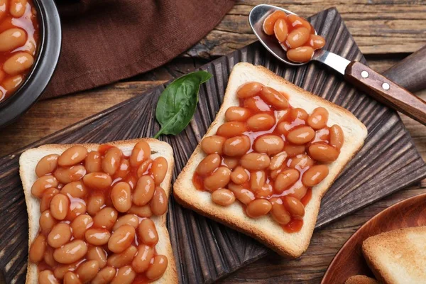 Toasts Delicious Canned Beans Wooden Table Flat Lay — Stock Photo, Image