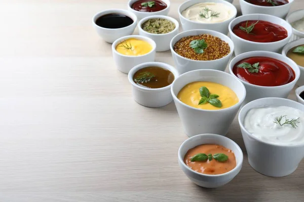 Nombreuses Sauces Herbes Différentes Sur Une Table Bois Espace Pour — Photo