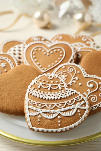 Tasty Heart Shaped Gingerbread Cookies Plate Closeup — Stock Photo, Image