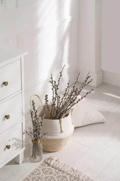 Pussy Willow Tree Branches Pillow Chest Drawers Room — Stock fotografie