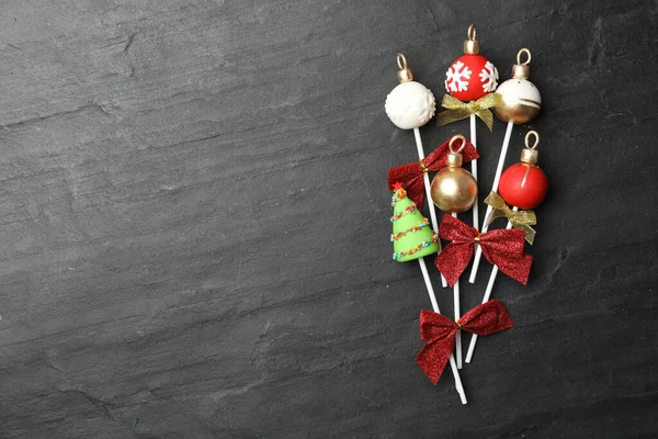 Delicious Christmas Themed Cake Pops Black Table Flat Lay Space — Stock Photo, Image
