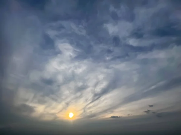 Вид Прекрасне Небо Хмарами Сонцем — стокове фото