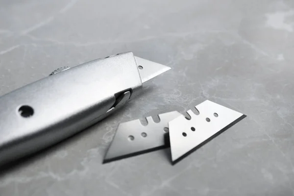 Utility Knife Blades Light Grey Table Closeup — стоковое фото