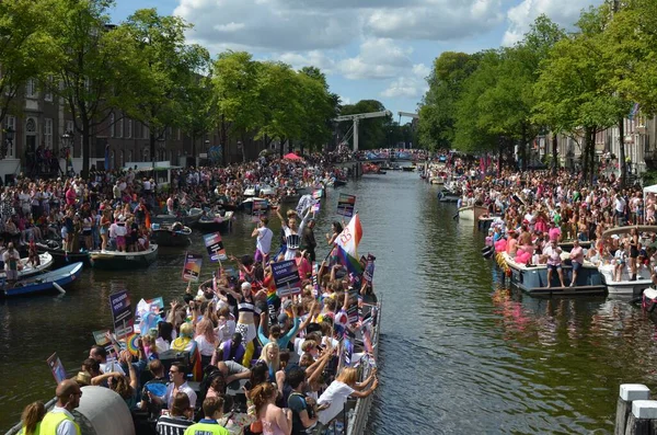 Amsterdam Netherlands August 2022 Many People Boats Lgbt Pride Parade — 图库照片