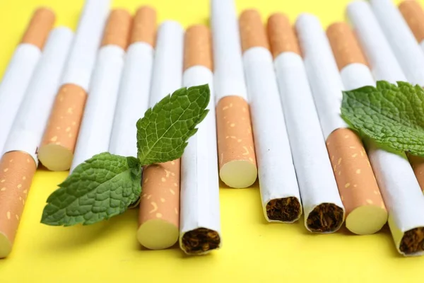 Menthol Cigarettes Mint Yellow Background Closeup — Stock Photo, Image