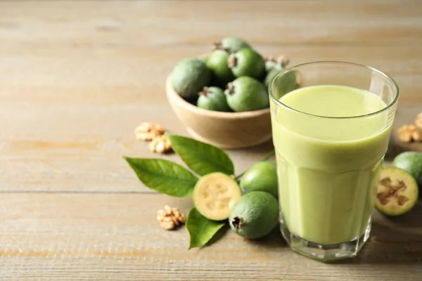 Feijoa Smoothie Fresco Frutas Frescas Mesa Madeira Closeup Espaço Para — Fotografia de Stock