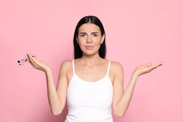 Emotional Young Woman Eyelash Curler Light Pink Background — Foto de Stock