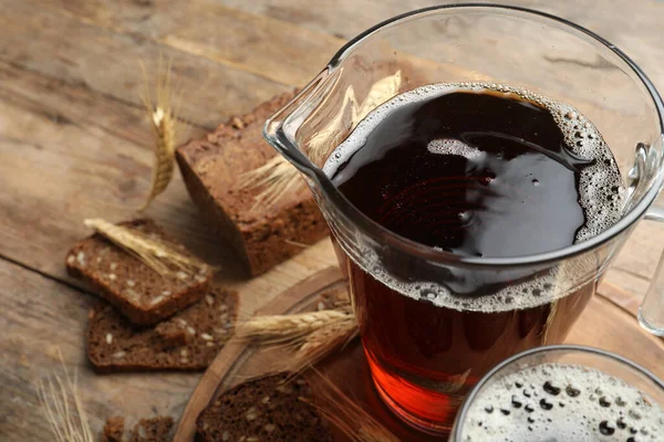 Delicioso Kvass Pão Picos Mesa Madeira Espaço Para Texto — Fotografia de Stock