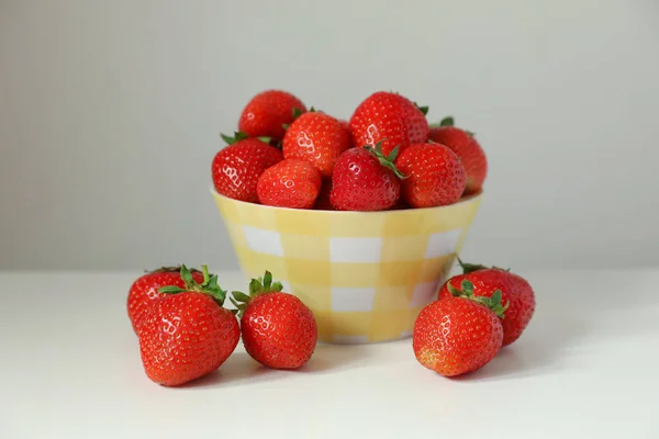 Fresh Ripe Juicy Strawberries White Table — Zdjęcie stockowe
