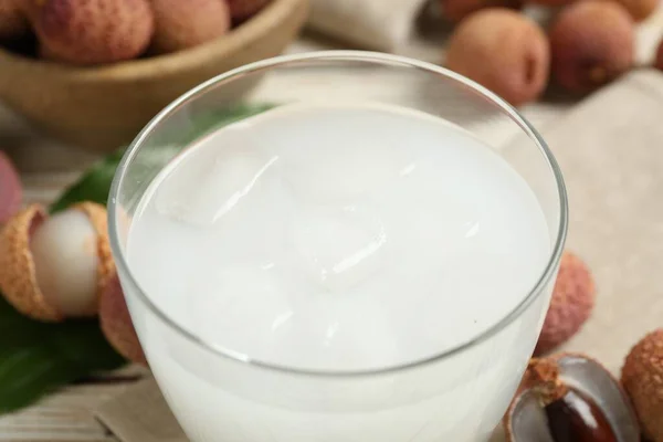 Freshly Made Lychee Juice Table Closeup — стоковое фото