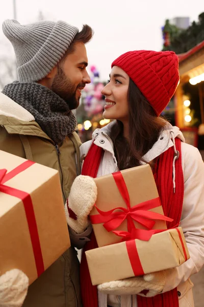 Lovely Couple Christmas Presents Winter Fair — Stock Photo, Image