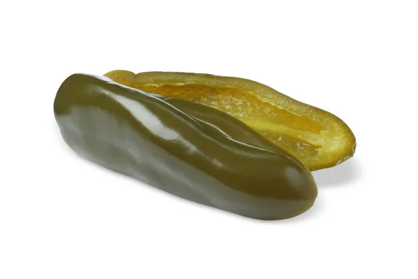 Helften Van Ingemaakte Groene Jalapeno Witte Achtergrond — Stockfoto